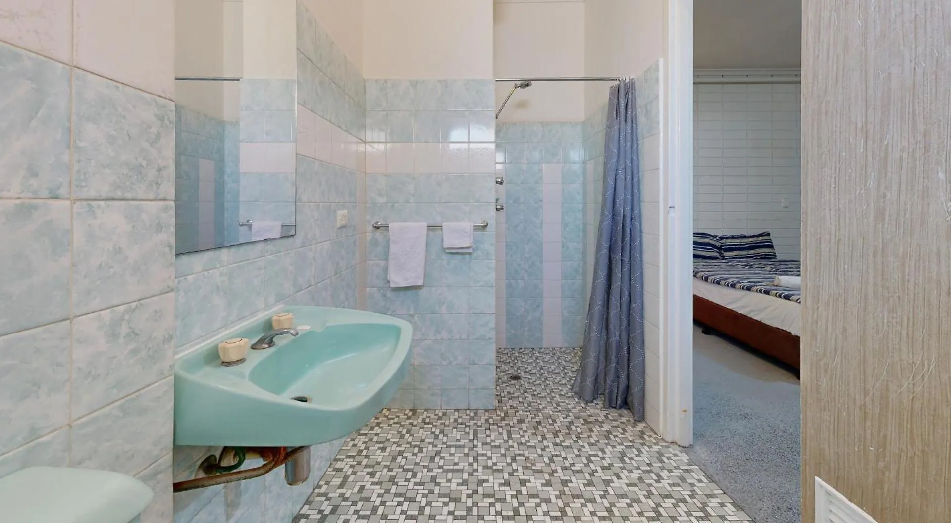 מלון אדלייד West End Motel & Backpackers