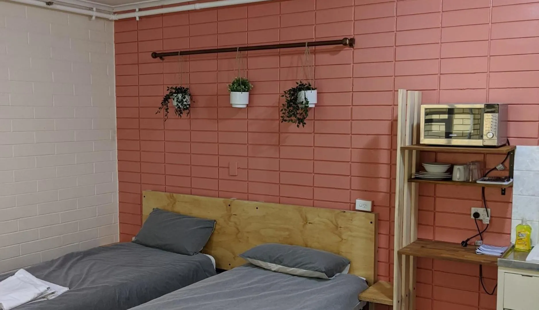 West End Motel & Backpackers Adelaide Hotel